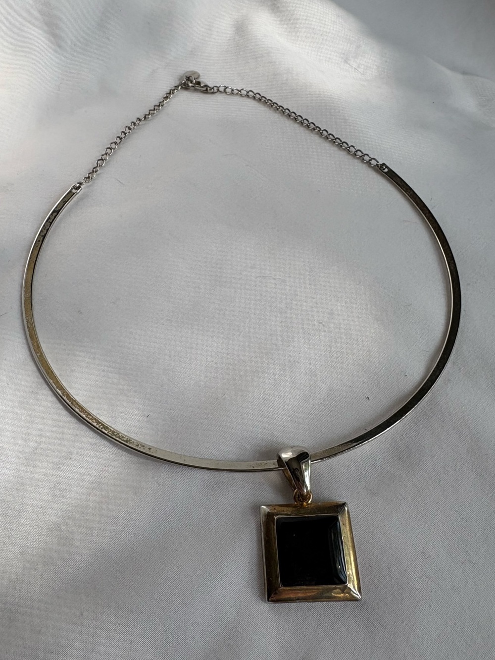 Vintage Claire’s Silver Tone Omega Collar Black Pendant Necklace Y2K